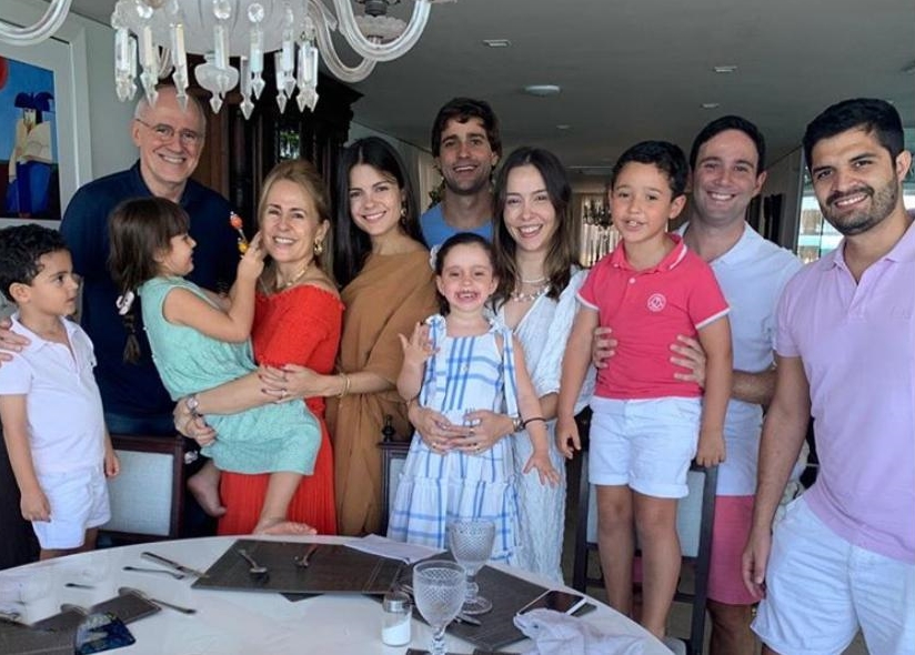 Tereza Távora Ximenes celebra a nova idade na companhia da família