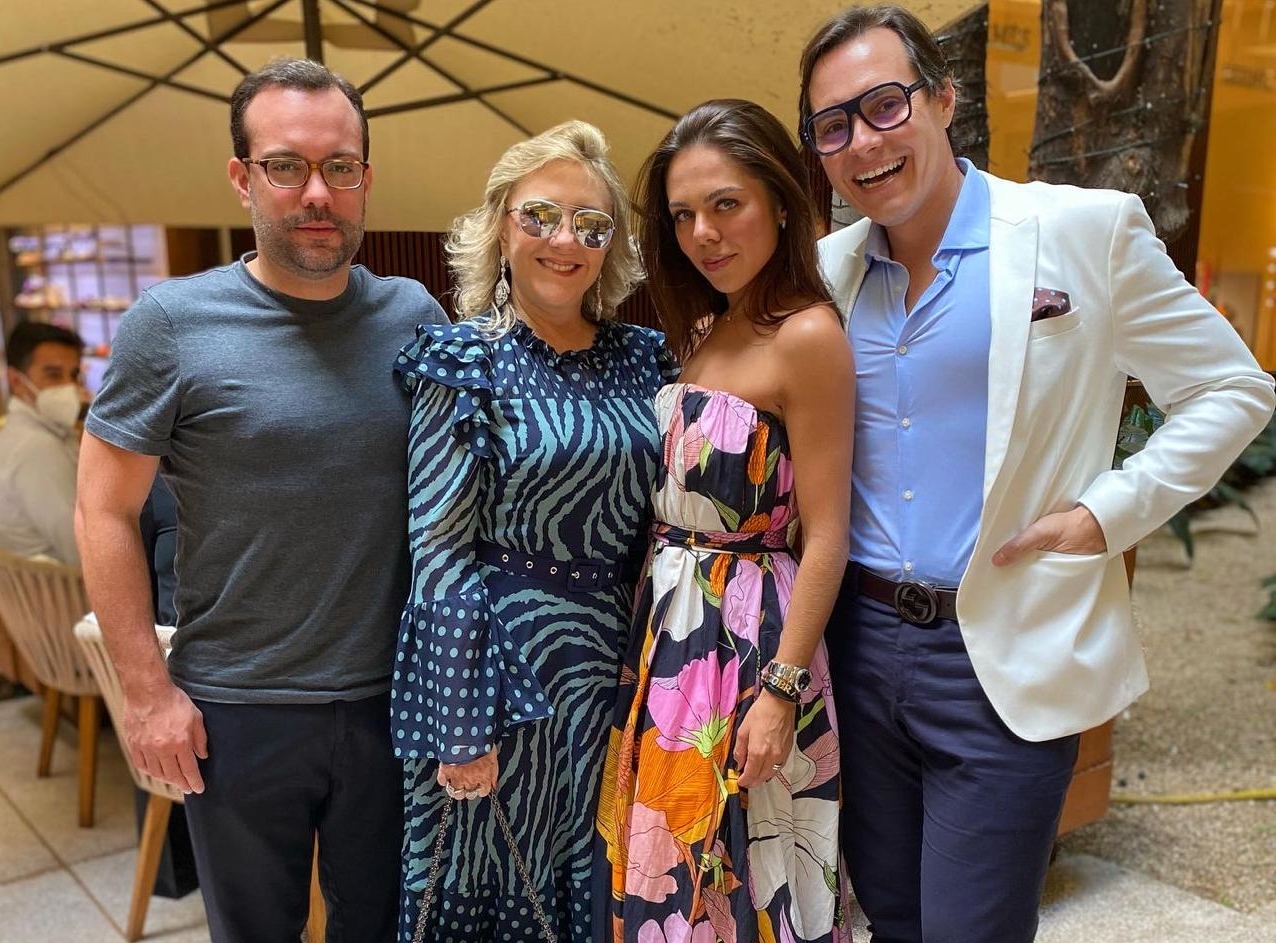 Fernanda Franco brinda a nova idade na companhia de amigos queridos em São Paulo Fernanda Franco brinda a nova idade na companhia de amigos queridos em São Paulo