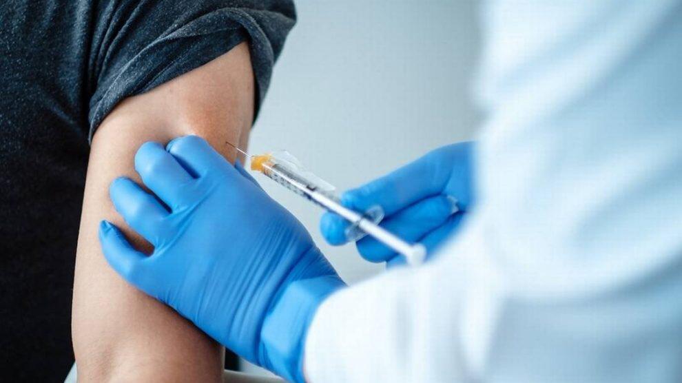 Rússia anuncia que já está vacinando população contra o Covid-19