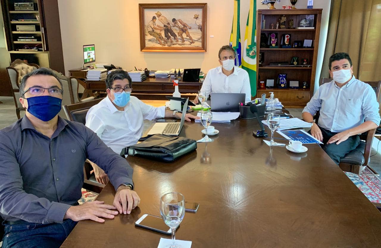 Novo decreto estadual proíbe festas e amplia horário do comércio durante Natal e Ano Novo