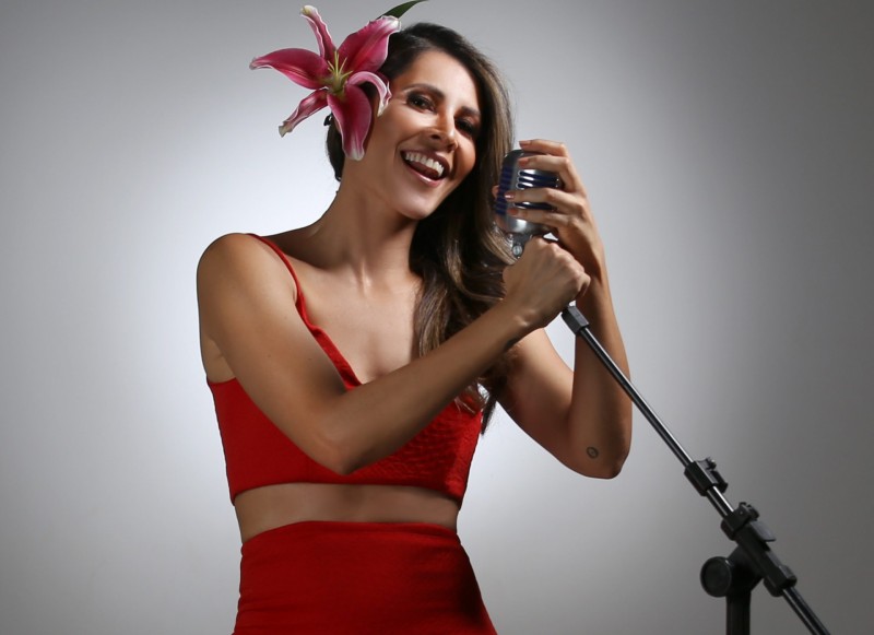 Izabella Rocha, ex-Natiruts, lança releitura musical em minidocumentário