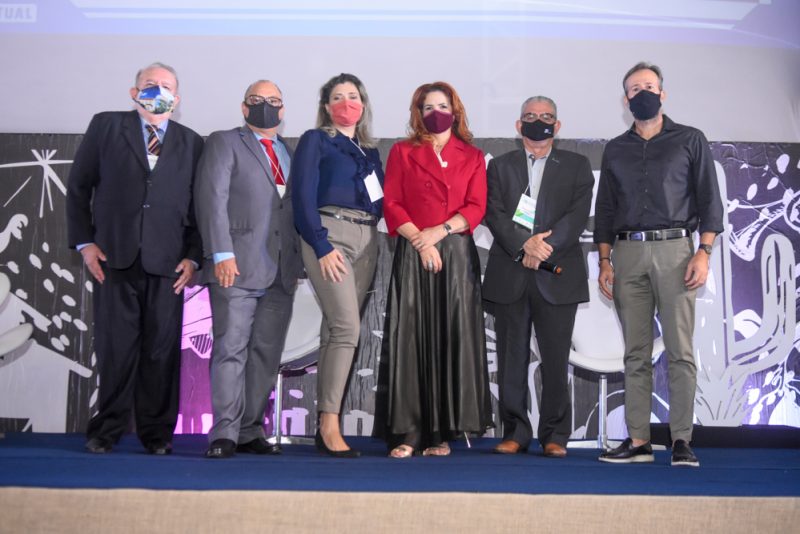 Em formato híbrido - Enid Câmara pilota a abertura da edição de15 anos da Expolog no Centro de Eventos do Ceará