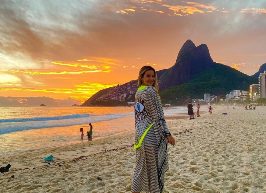 Fernanda Levy dá start as comemorações da troca de idade no Rio de Janeiro