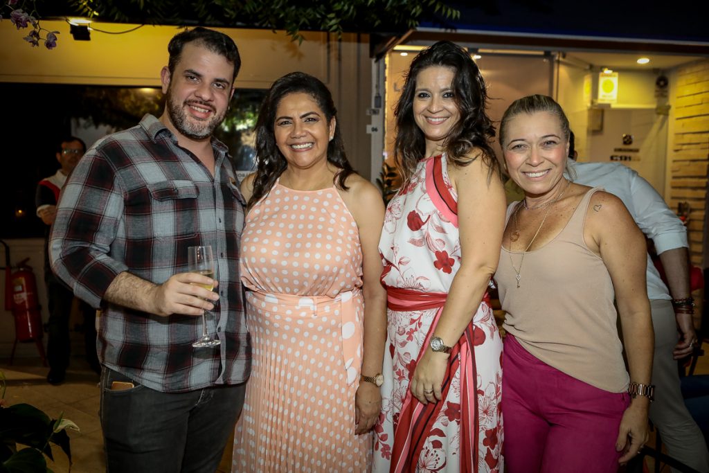 Lucas Brasil, Silvia Oliveira, Margarete Bombonatti E Ariany Costa