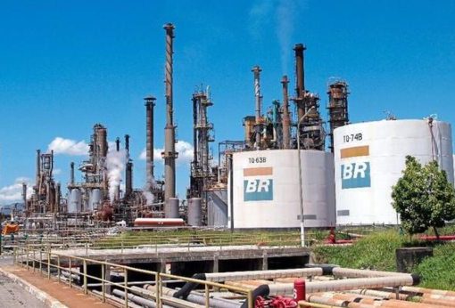 Petrobras vai aumentar gasolina em 5% e diesel em 4% a partir desta terça-feira