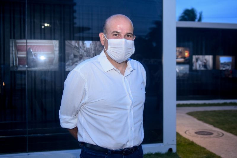 Ser Humano - Silvio Frota e Neuma Figueiredo abrem exposição à ceu aberto na Beira Mar