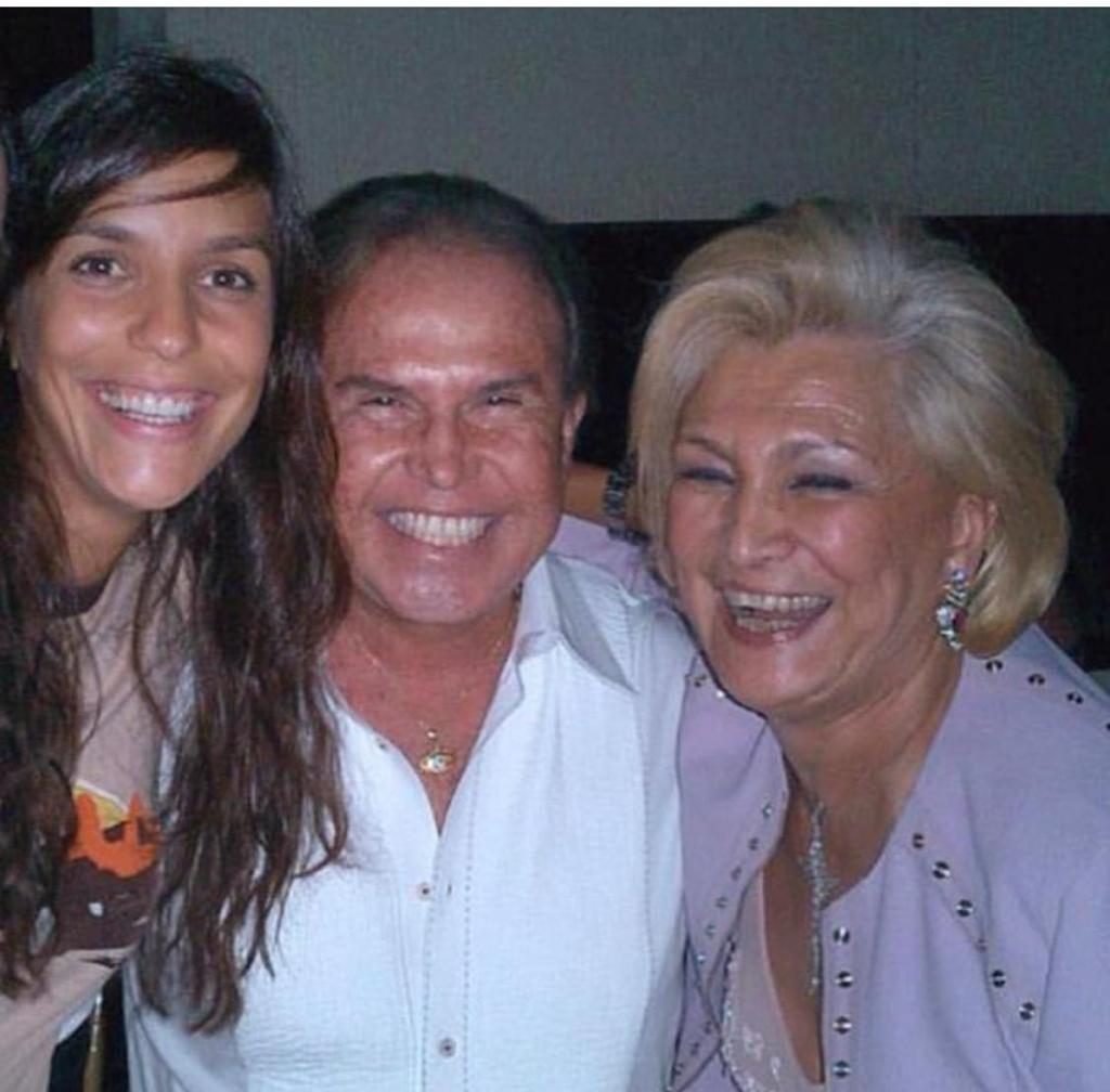 
				Ivete Sangalo, Lalá e Hebe Camargo
				