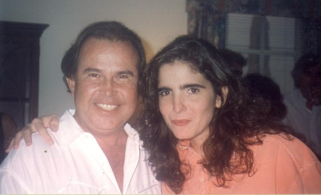 
				Lalá Medeiros
				