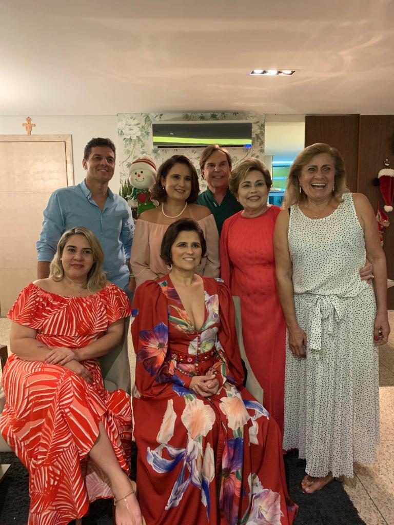 
				Carlos Frederico Barroso Andrea Ribeiro  Rosa Felicia Camarço Lázaro Medeiros  Micheline Camarço Albuquerque  Felicia Camarço Regina Medeiros
				