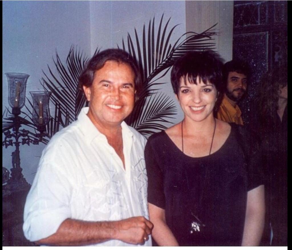 
				 Lisa Minelli
				