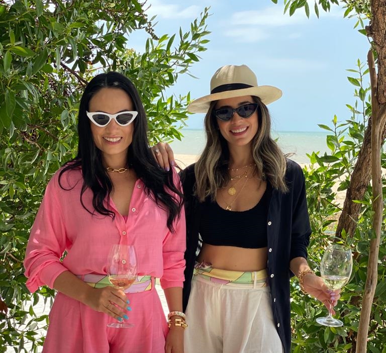 Daniela de Paula e Mikaela Bottura lançam coleção de fim de ano da Salt nesta quinta-feira (17) Daniela de Paula e Mikaela Bottura lançam coleção de fim de ano da Salt nesta quinta-feira (17)