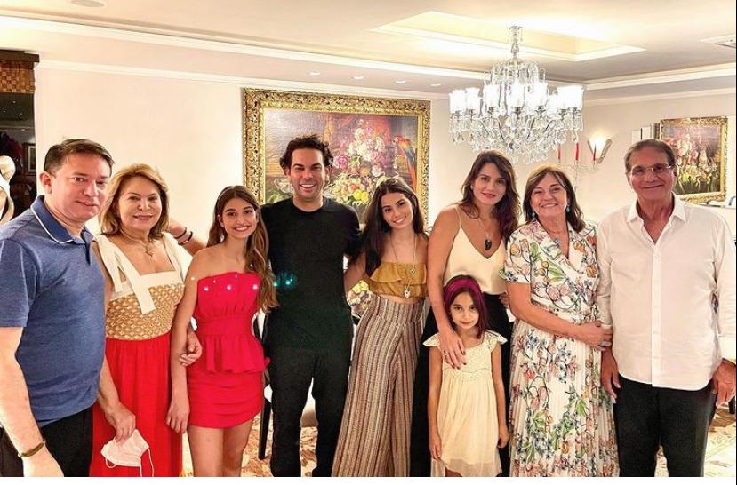 Aniversariante do dia, Renata Vale curte temporada de festa em Fortaleza