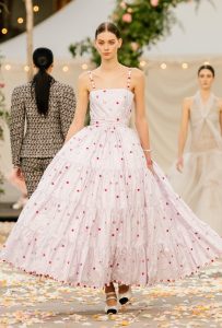 1611670872700609 25 Spring Summer 2021 Haute Couture 025
