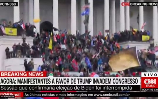 Manifestantes pró-Trump invadem o Capitólio e paralisam a sessão que certificaria vitória do democrata Biden