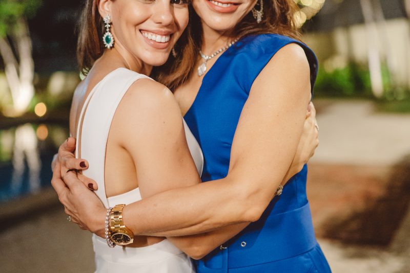 Rumo ao altar - Manuela Rolim e Raphael Nogueira oficializam noivado em elegante jantar no endereço dos pais dela