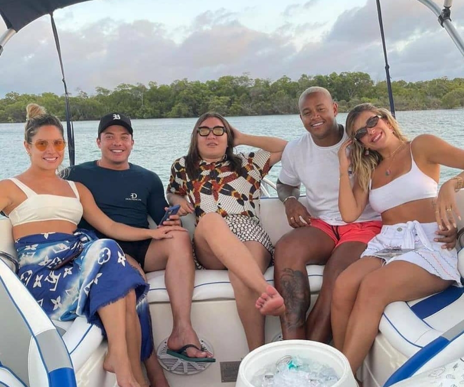 Léo Santana e Lore Improta se divertem ao lado de Thyane e Safadão, no Fortim Léo Santana e Lore Improta se divertem ao lado de Thyane e Safadão, no Fortim