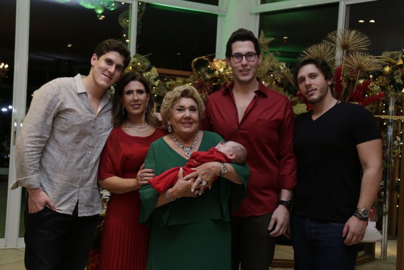 Nuit de Noël - Consuelo Dias Branco abre as portas do endereço de festas da família para a ceia de Natal