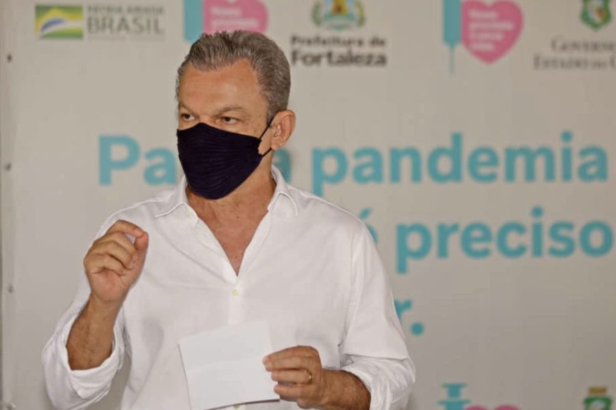 José Sarto vistoria abertura do espaço de vacinação no Centro de Eventos do Ceará