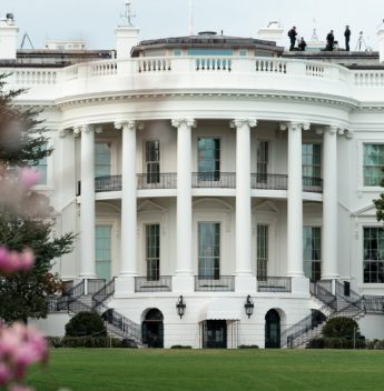 Prazo da guerra de Trump sem aval do Congresso termina 1º de maio