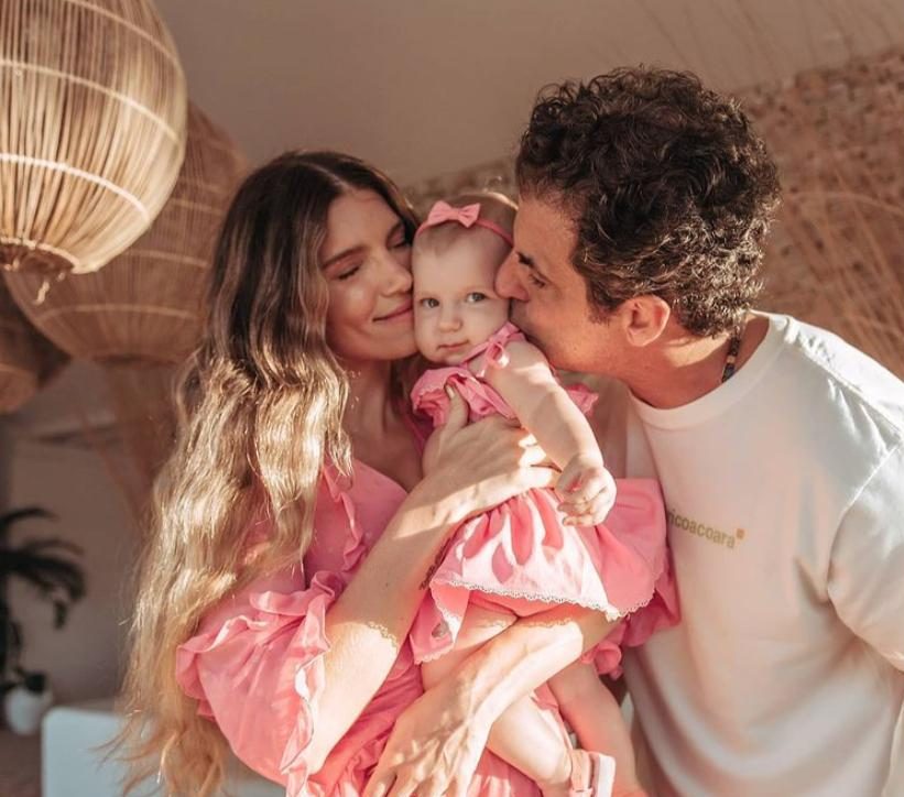 Lou Montenegro e Álvaro Garnero comemoram os seis meses de Luma em Jericoacoara