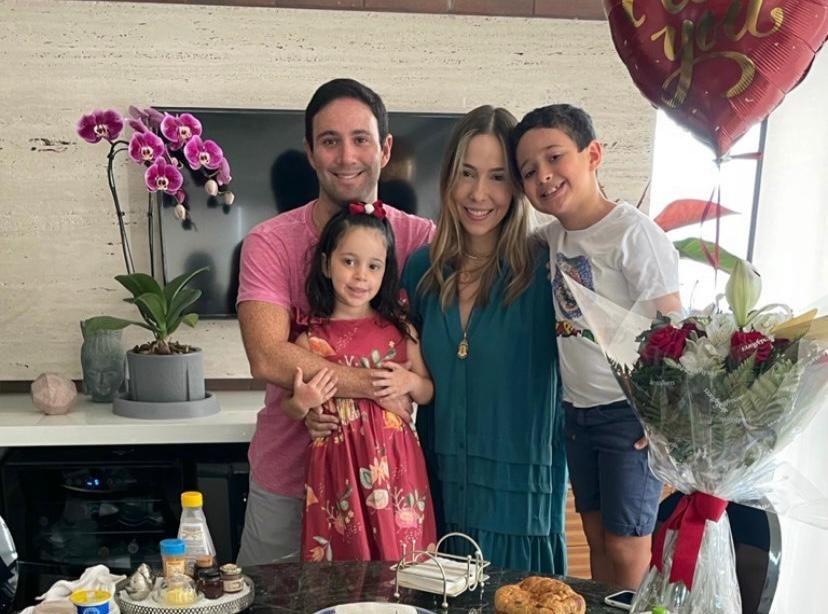 Alto astral e alegria marcam a sessão parabéns de Rafaella Távora Alto astral e alegria marcam a sessão parabéns de Rafaella Távora
