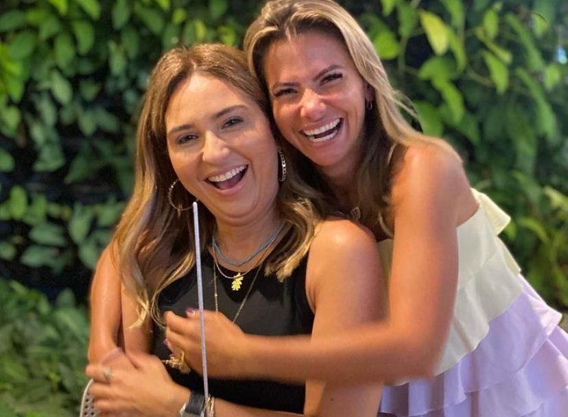 Marcella Laura brinda a nova idade na companhia das amigas Marcella Laura brinda a nova idade na companhia das amigas