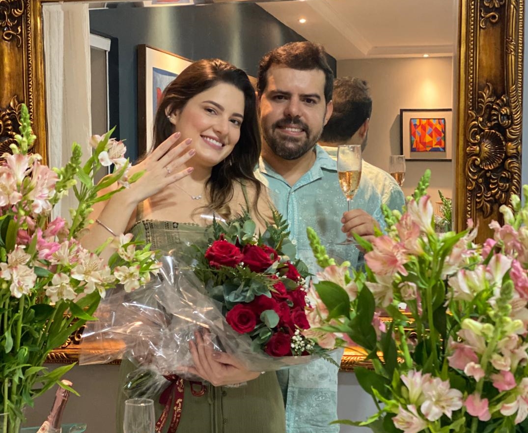 Lara Mesquita e Eduardo Cruz estão noivos!