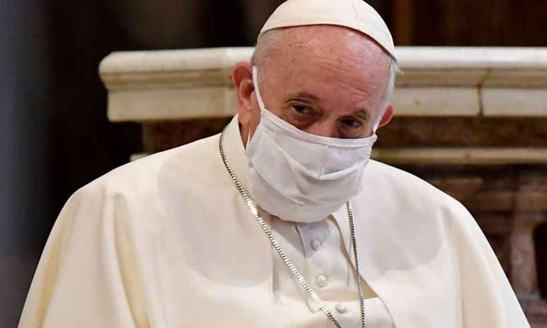 Papa Francisco toma a segunda dose da vacina contra a covid-19