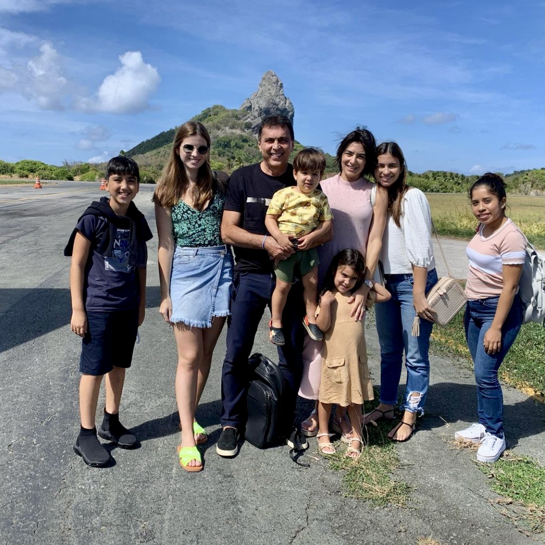 Idezio Rolim e Maryana Canamary viajam para Fernando de Noronha com os filhos