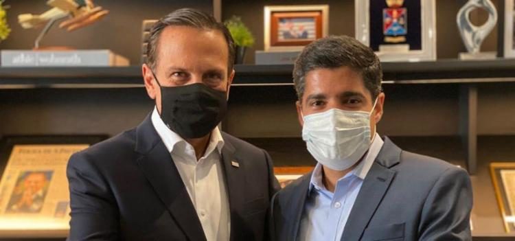 Dória e ACM Neto fumam o cachimbo da paz