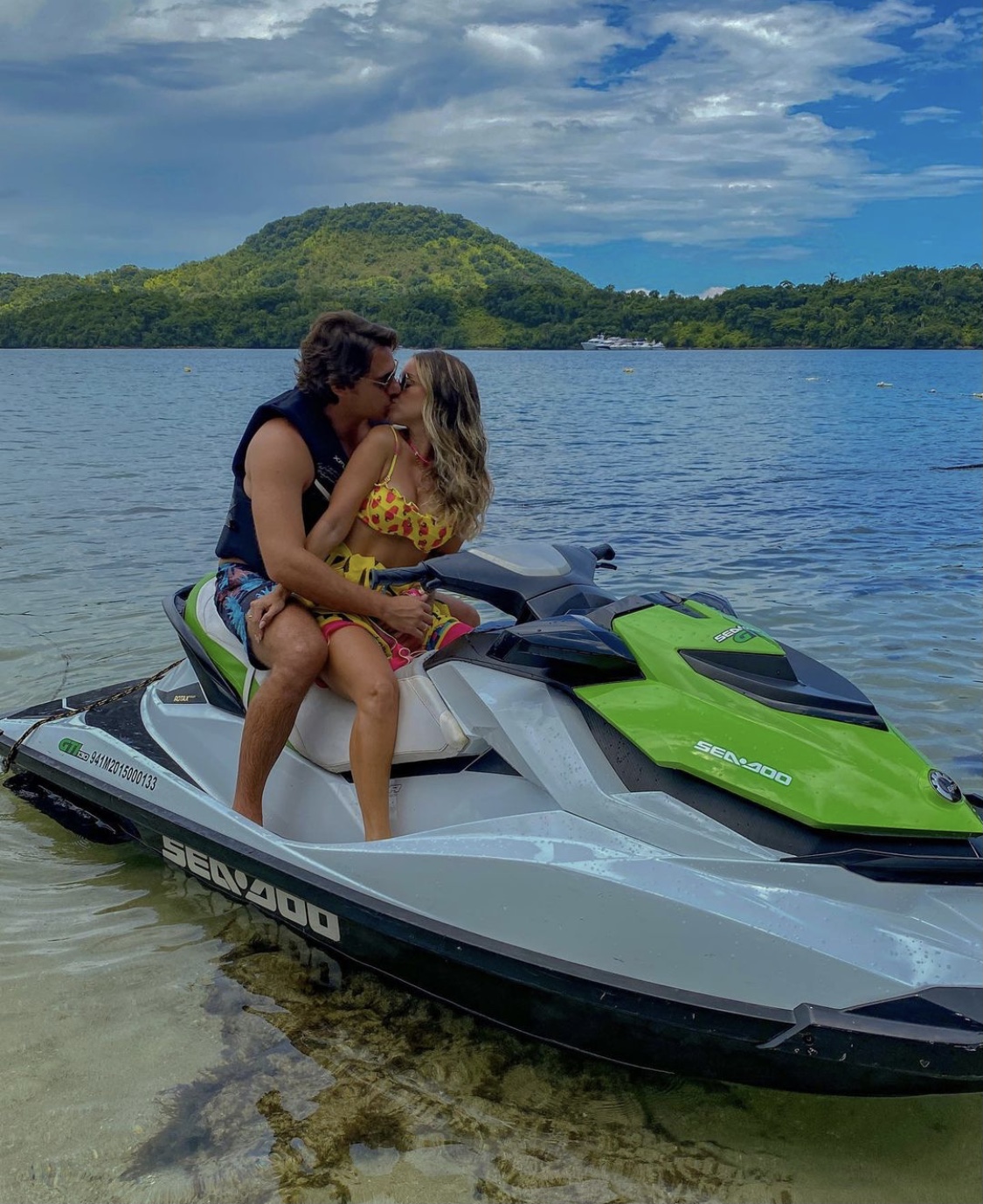 Natália Recamonde e Fernando Diógenes aproveitam dias de sol em Paraty