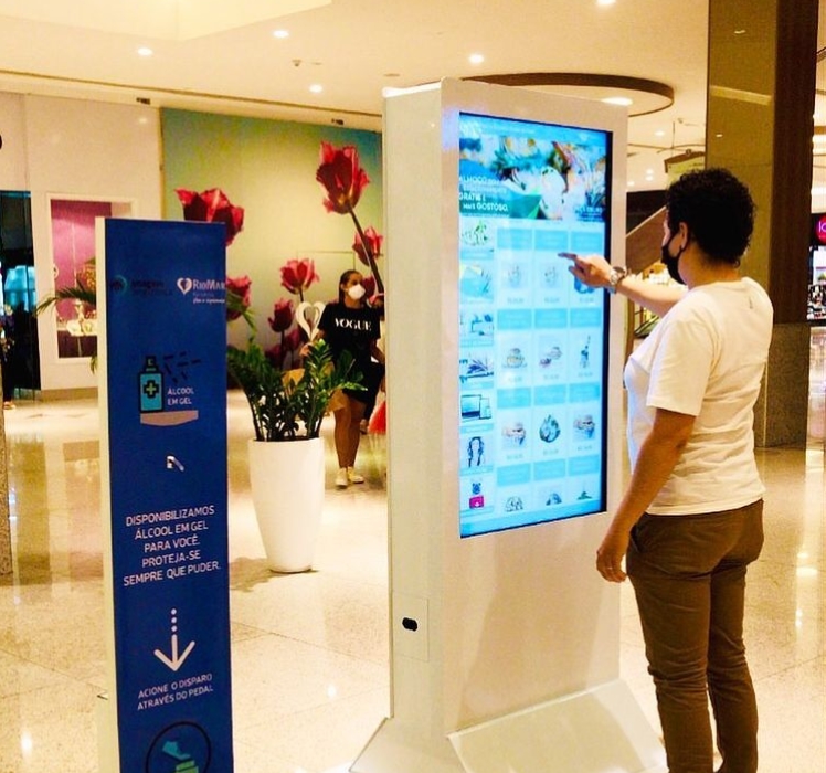 RioMar Fortaleza instala totem para facilitar as compras no shopping