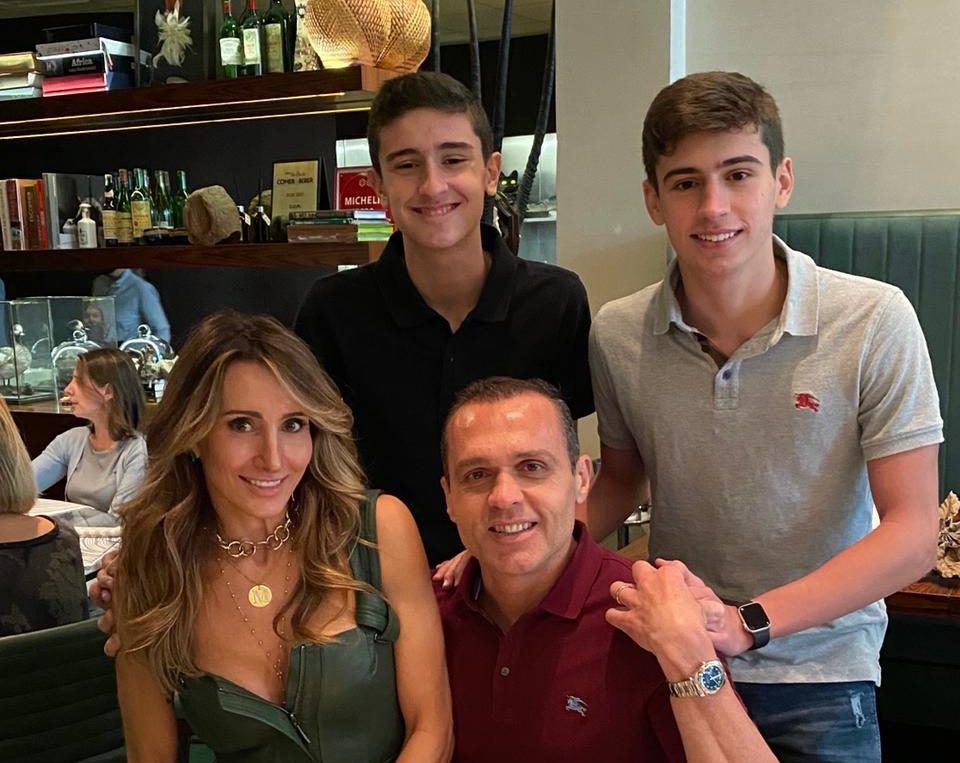 Eduardo Diogo brinda a nova idade com a família em São Paulo