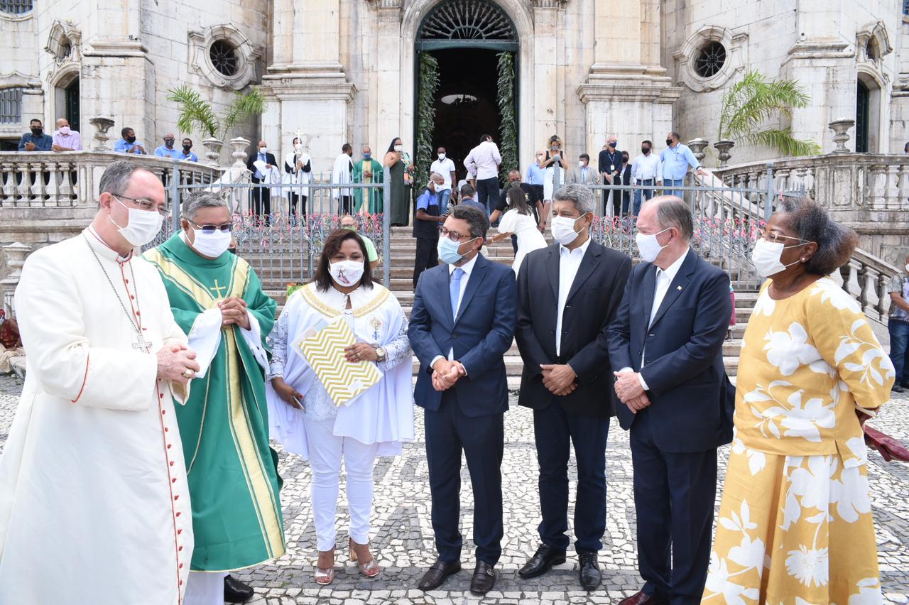 Em Salvador, secular Igreja da Conceição da Praia reativa seus sinos após três décadas Em Salvador, secular Igreja da Conceição da Praia reativa seus sinos após três décadas