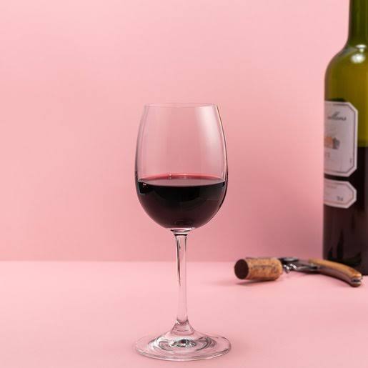 Aquela ressaca após algumas taças de vinho? Te damos seis dicas pra solucionar isso.
