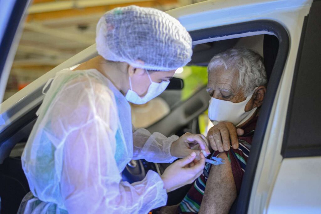 Drive-Thru de vacinação agendada contra a Covid-19 ganha novo posto no RioMar Fortaleza