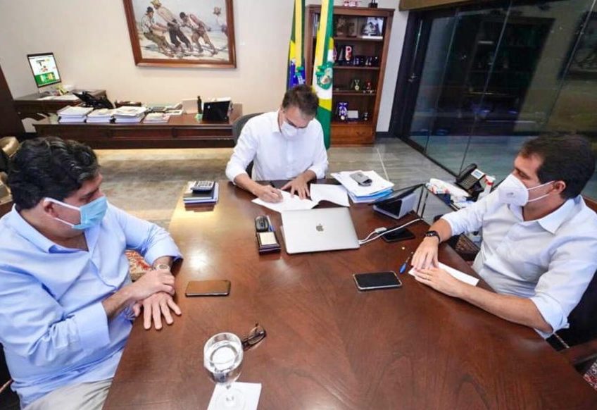 Camilo assina Projeto de Lei para a compra de 5,87 milhões de doses da Sputnik V e encaminha à Assembleia Camilo assina Projeto de Lei para a compra de 5,87 milhões de doses da Sputnik V e encaminha à Assembleia
