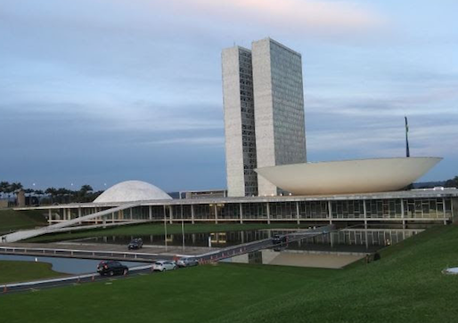 Congresso promulga emenda que garante pagamento do novo auxílio emergencial