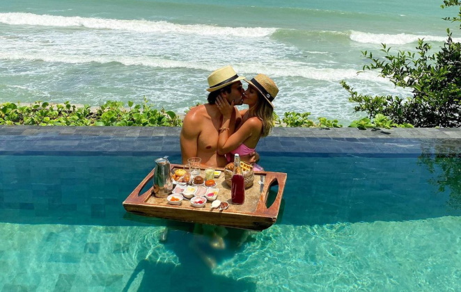 Kaká e Carol Dias curtem dias quentes no litoral cearense