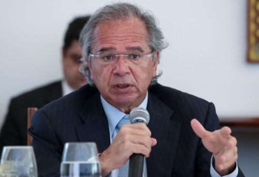 Paulo Guedes estuda inserir valorização de imóveis na cobrança anual do IR