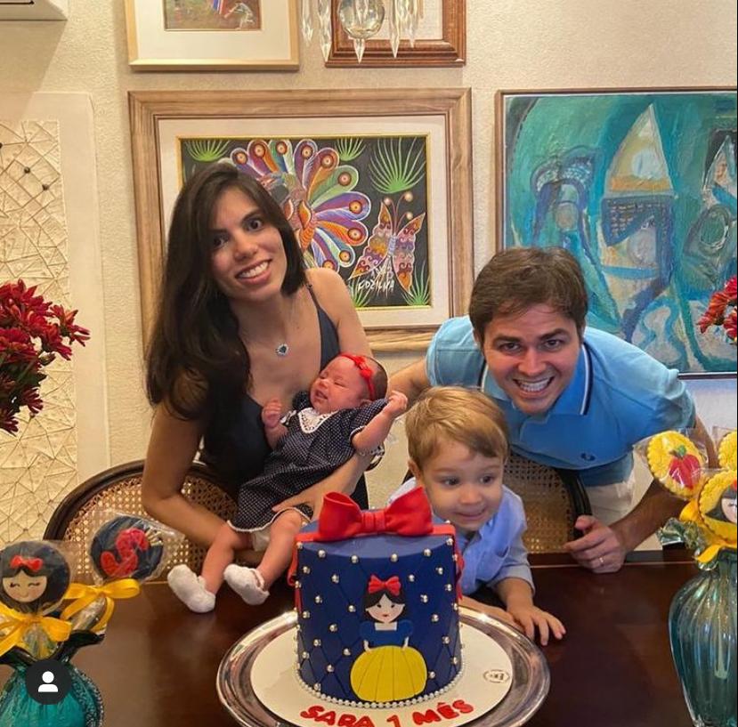 Alessandra Rolim e Reno Bertosi celebram o primeiro mês de vida de Sara