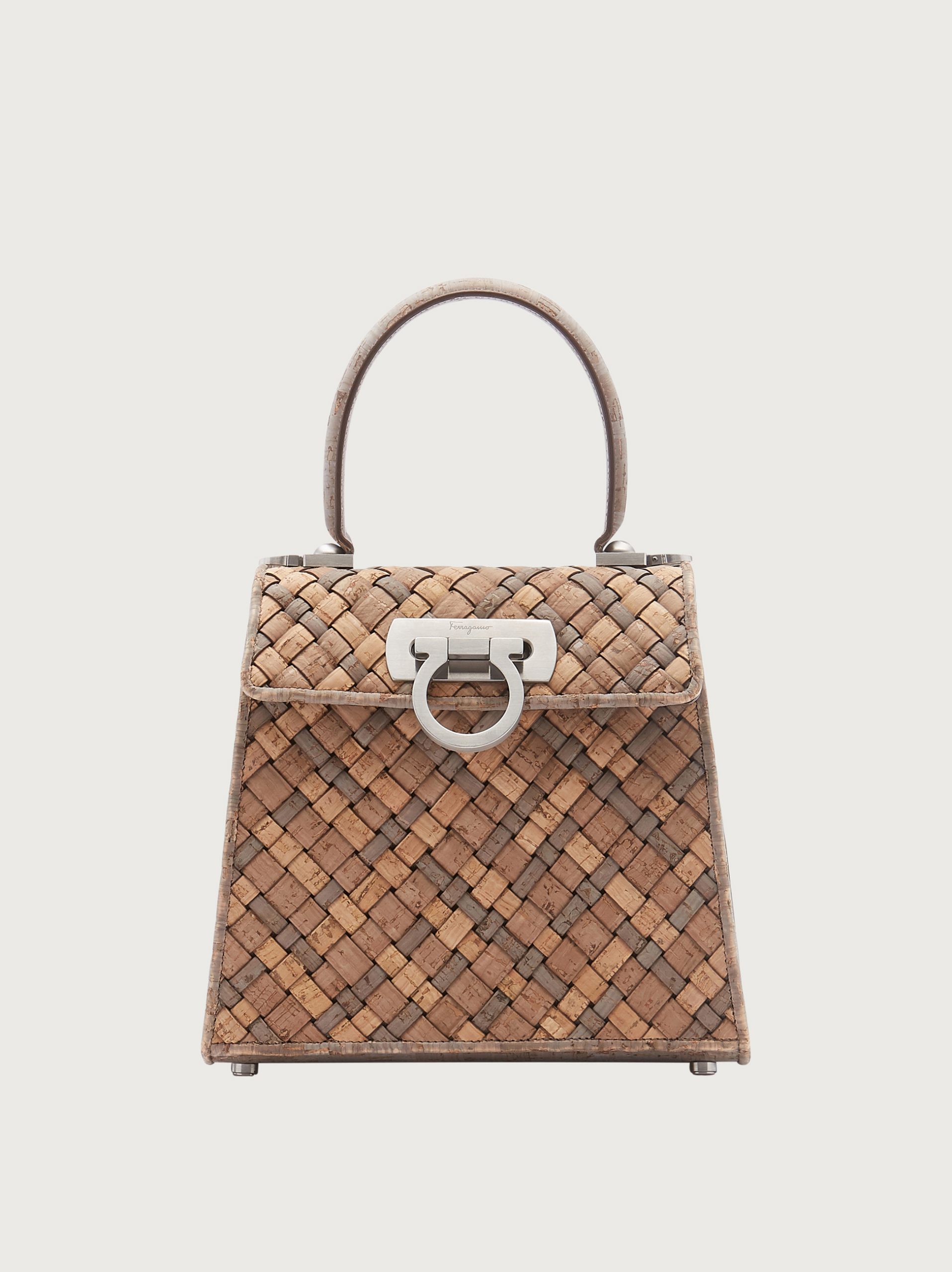 Salvatore Ferragamo apresenta a Bolsa Earth Top Handle Salvatore Ferragamo apresenta a Bolsa Earth Top Handle
