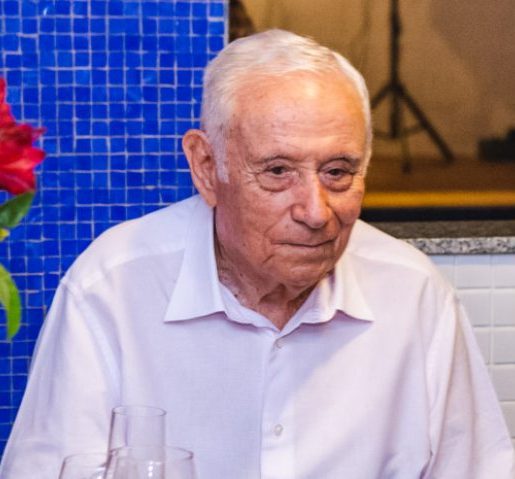 Ex-governador Adauto Bezerra morre em decorrência de complicação da Covid-19 Ex-governador Adauto Bezerra morre em decorrência de complicação da Covid-19