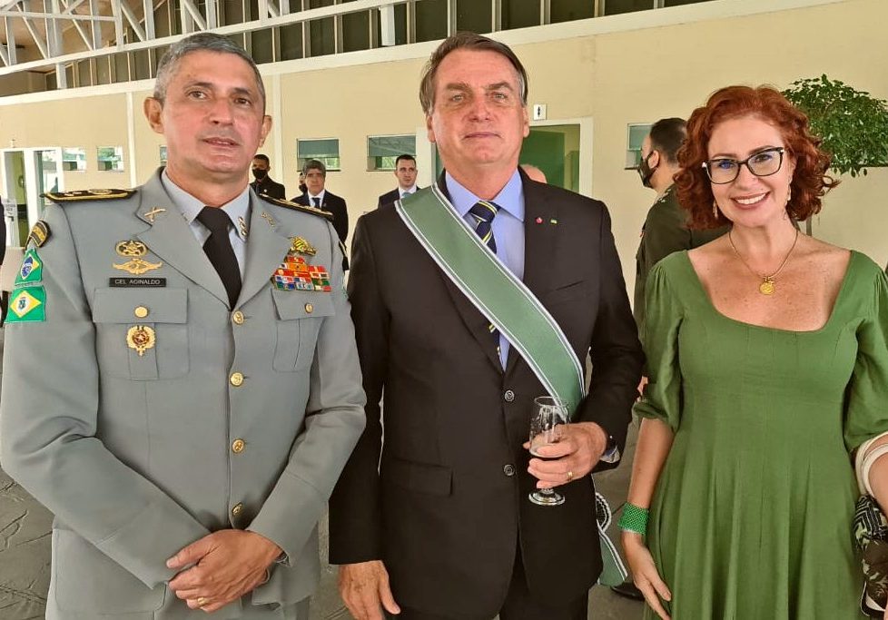 Aginaldo Oliveira e Carla Zambelli participam da solenidade de posse do novo comandante do Exército, em Brasília