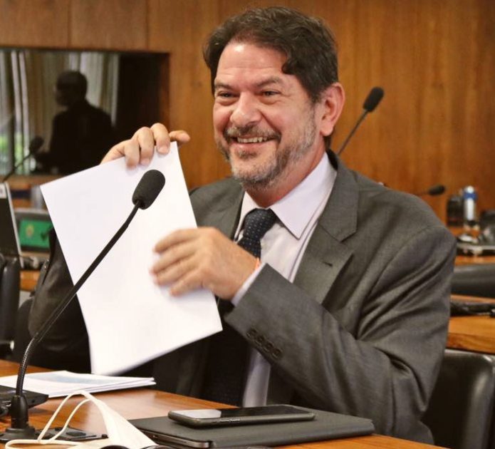 Cid Gomes debaterá política, situação econômica e pandemia no Café com Lupi