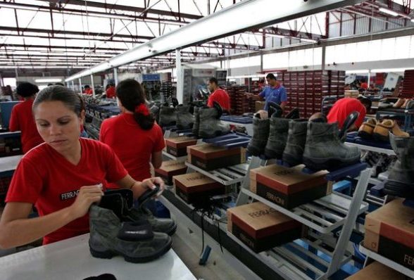 Exportações de calçados brasileiros tem alta de 38,5% em março, revela estudo