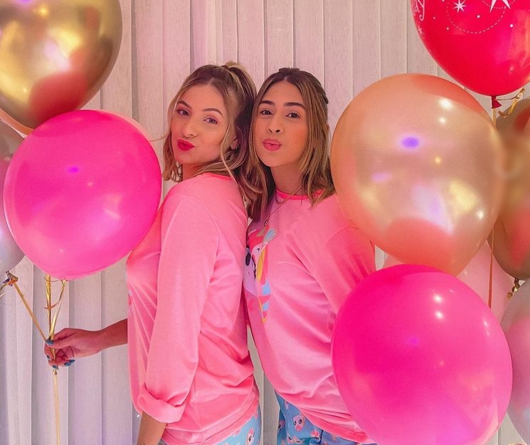 Bruna Massaglia arma festa do pijama entre amigas