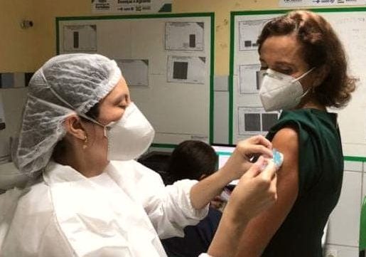 Camilo celebra mais de 1,7 milhão de doses de vacinas aplicadas no Ceará