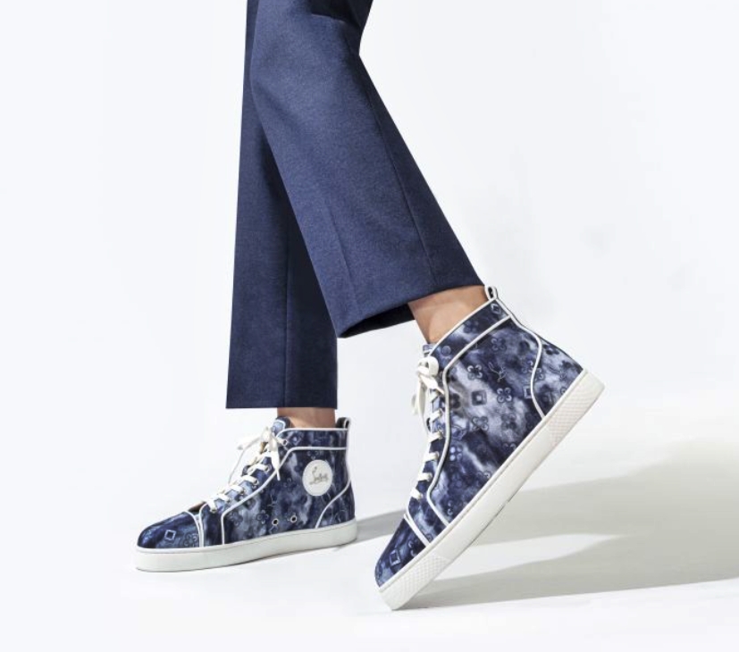 Christian Louboutin lança sapatos na nova tendência denim