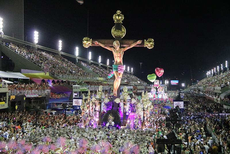 Mangueira pretende fazer desfile virtual ainda este ano